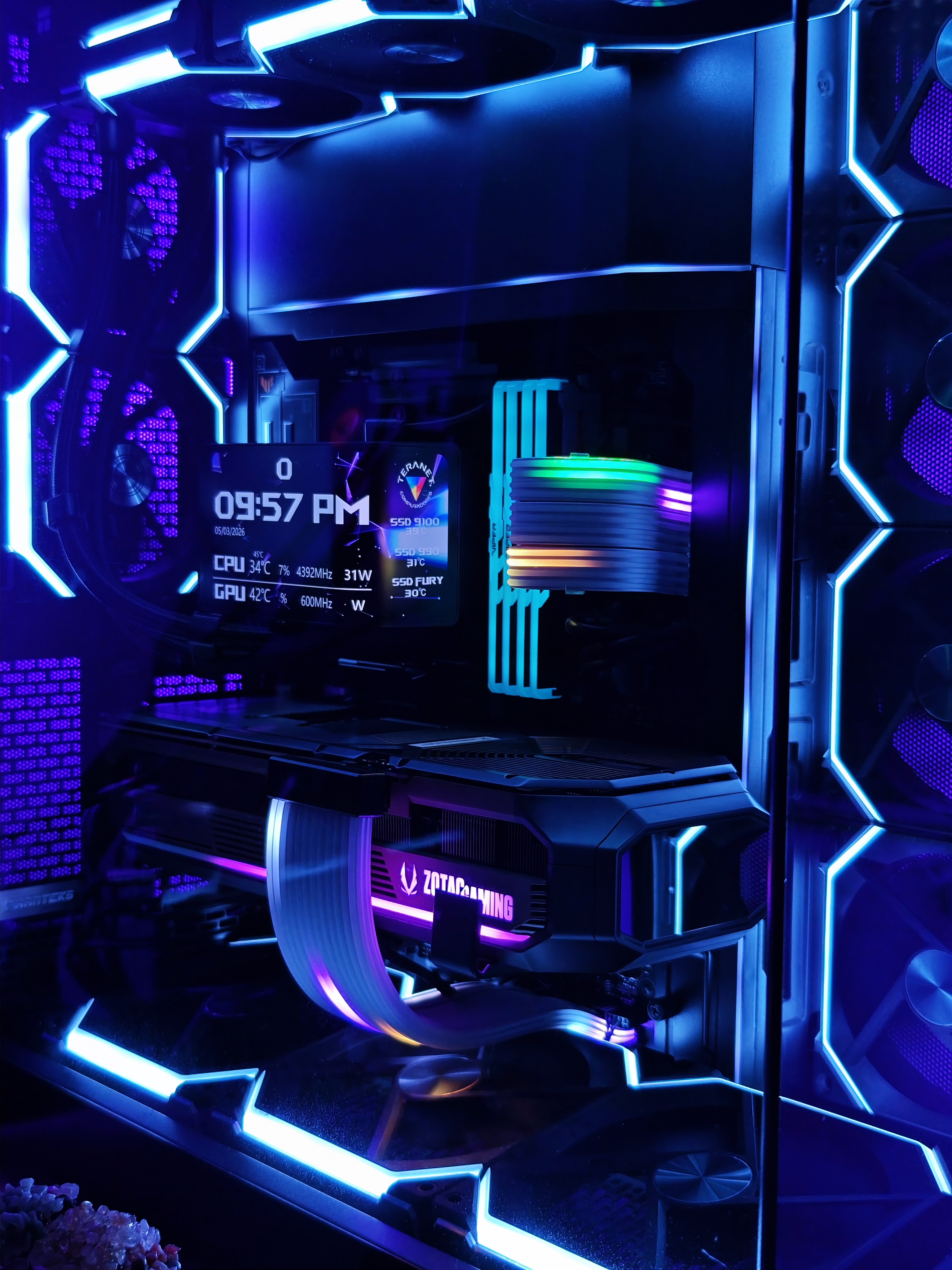 PC gaming con GPU TUF Gaming GeForce y RGB multicolor — TeraNeT